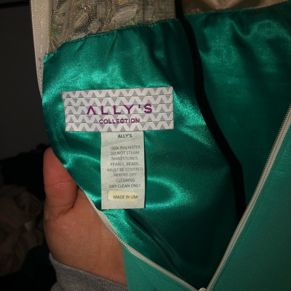 Prom Dress - Picture 2 of 3